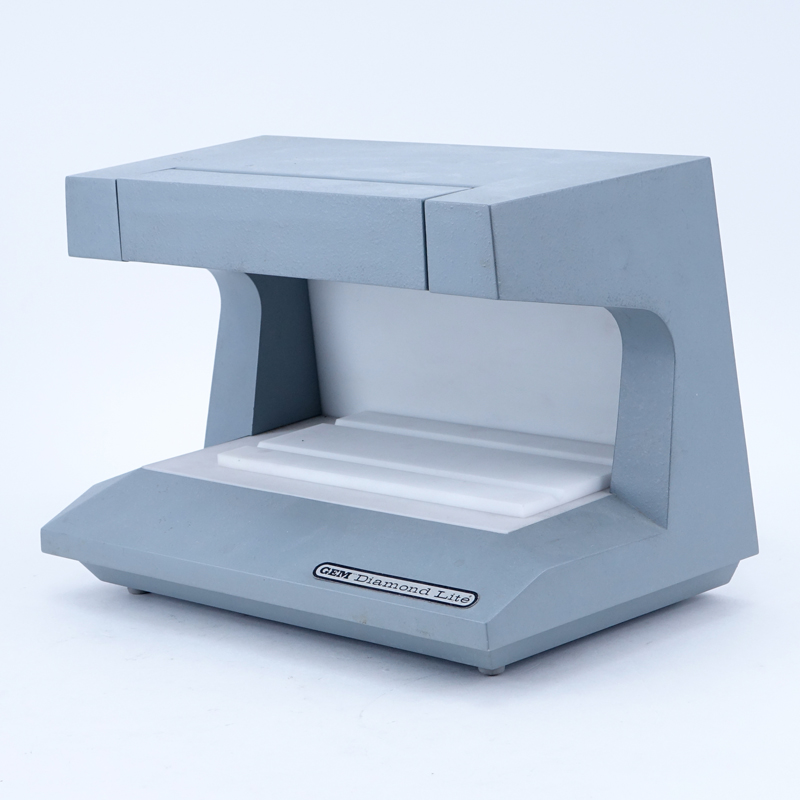 GIA Gem Diamond Lite Model 180 - Gemology Diamond Color Grading Tool.