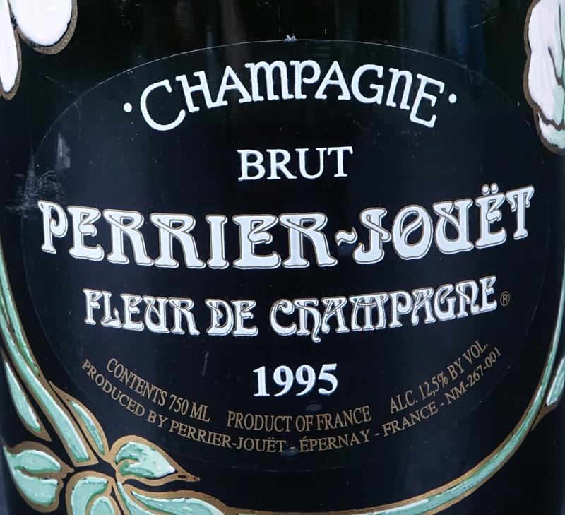 Perrier-Jouet Champagne Brut Gift Set.