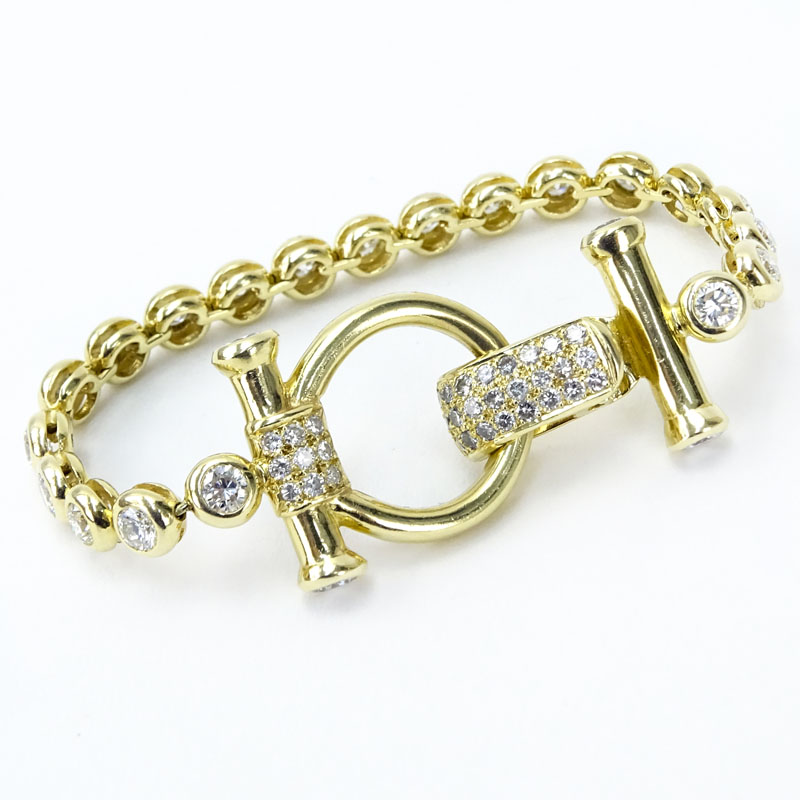 Approx. 8.26 Carat Round Brilliant Cut Diamond and 14 Karat Yellow Gold Bracelet. Diamonds F-I color, VS-I1 clarity. 