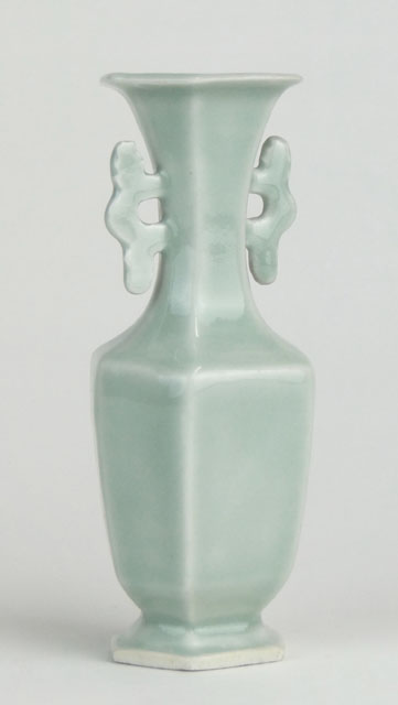 Chinese 19th Century Daoguang Period (1821-1850) to Xianfeng Period (1851-1861) Hexagonal Celadon Faceted Vase with Double Ears.