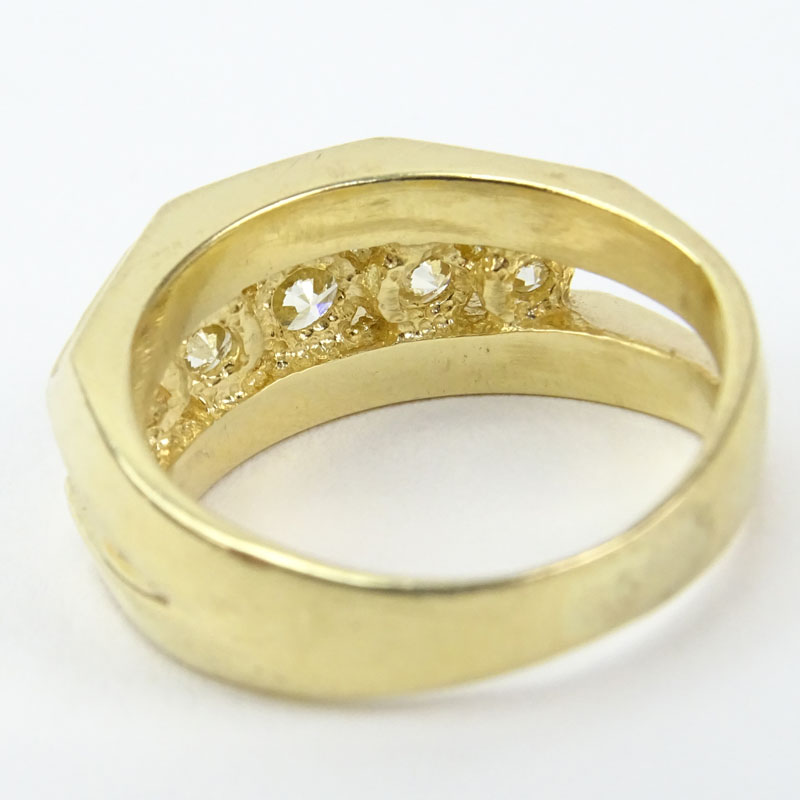 Man's Vintage Approx. 1.75 Carat TW Round Brilliant Cut Diamond and 14 Karat Yellow Gold Ring..