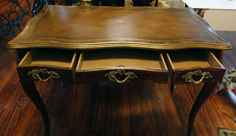 Mid 20th Century Italian Bronze Mounted Leather Bureau Plat / Desk.