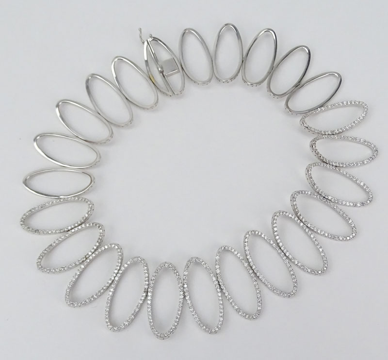 Contemporary Design Approx. 15.40 Carat Round Brilliant Cut Diamond and 18 Karat White Gold Oval Link Necklace.