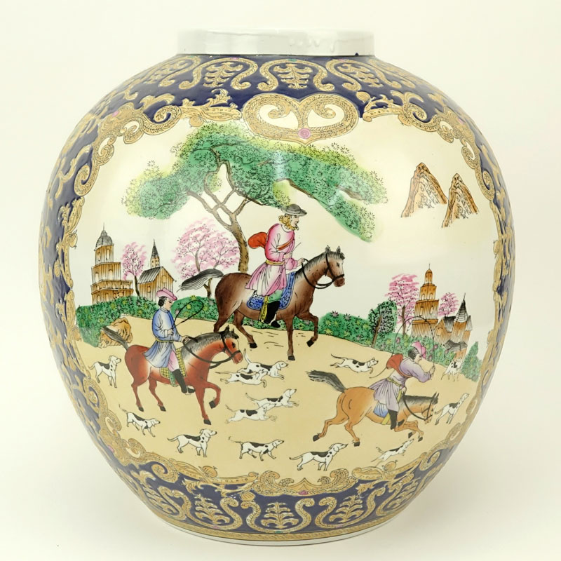 Chinese Export Porcelain Large Pot For The European Market. Decorated with Hunting Scenes.