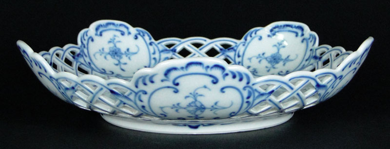 20th Century Meissen Porcelain Bowl with Reticulated Border, "Blue Onion" Pattern with Fitting on Base for Stand. 