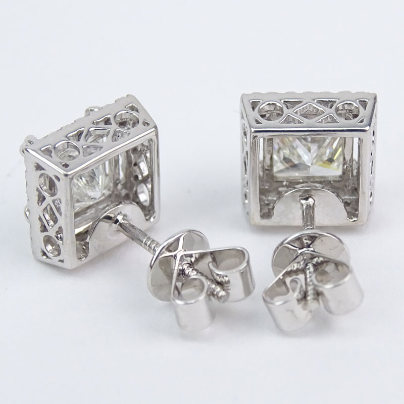 Approx. 3.56 Carat Diamond and 14 Karat White Gold Ear studs.