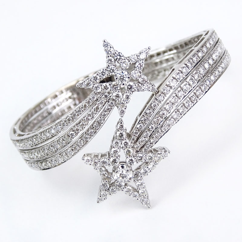 Approx. 4.24 Carat Round Brilliant Cut Diamond and 18 Karat White Gold Shooting Star Hinged Bangle Bracelet.