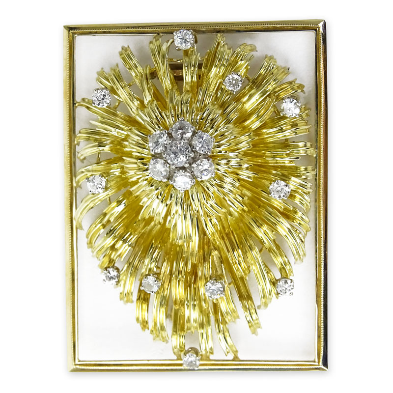 Vintage Approx. 1.60 Carat Round Brilliant Cut Diamond and 18 Karat Yellow Gold Spray Brooch en Tremblant.