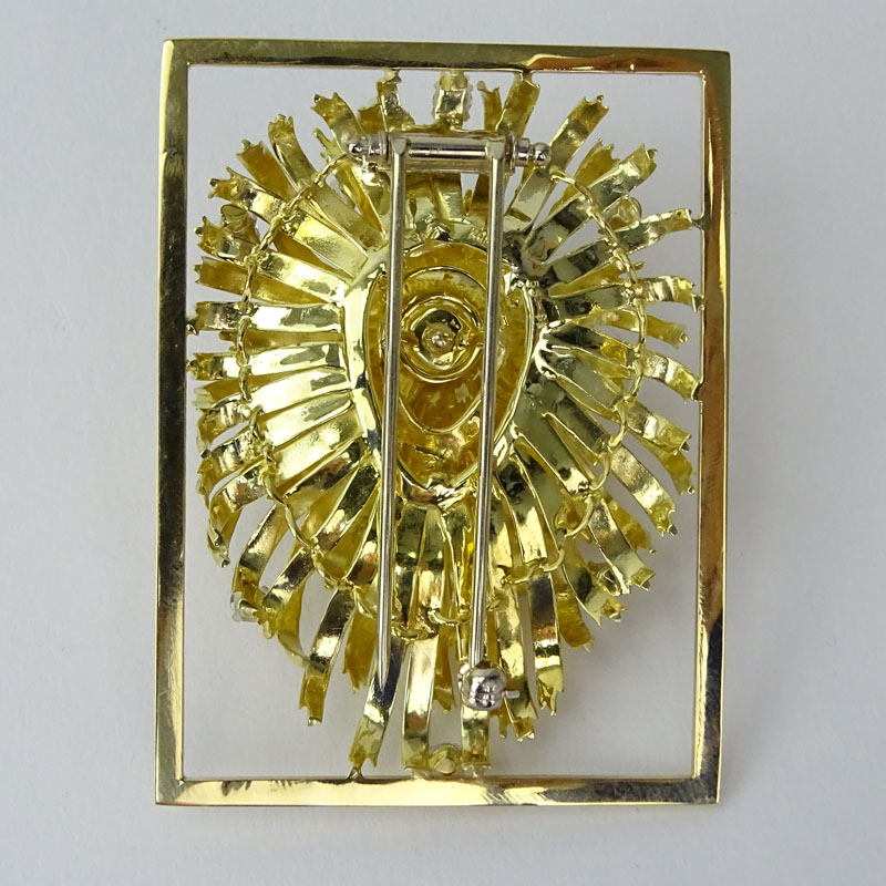 Vintage Approx. 1.60 Carat Round Brilliant Cut Diamond and 18 Karat Yellow Gold Spray Brooch en Tremblant.