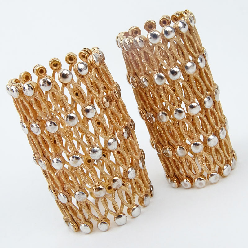 Pair of Fine Italian 18 Karat Rose Gold Textured Link Expanding Cuff Bangle Bracelets.