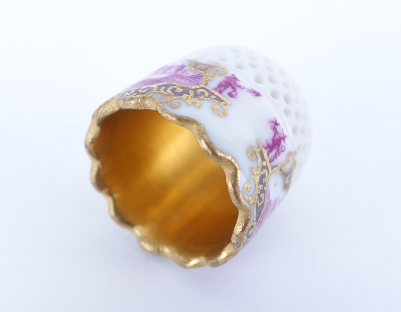 Mid 18th Century Meissen Porcelain Thimble.