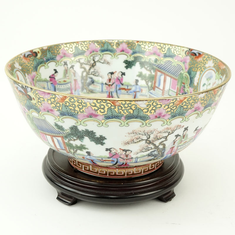 20th Century Chinese Porcelain Rose Medallion Bowl