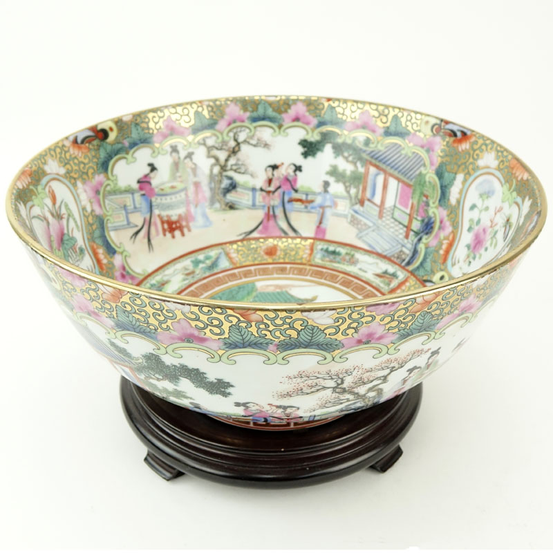 20th Century Chinese Porcelain Rose Medallion Bowl