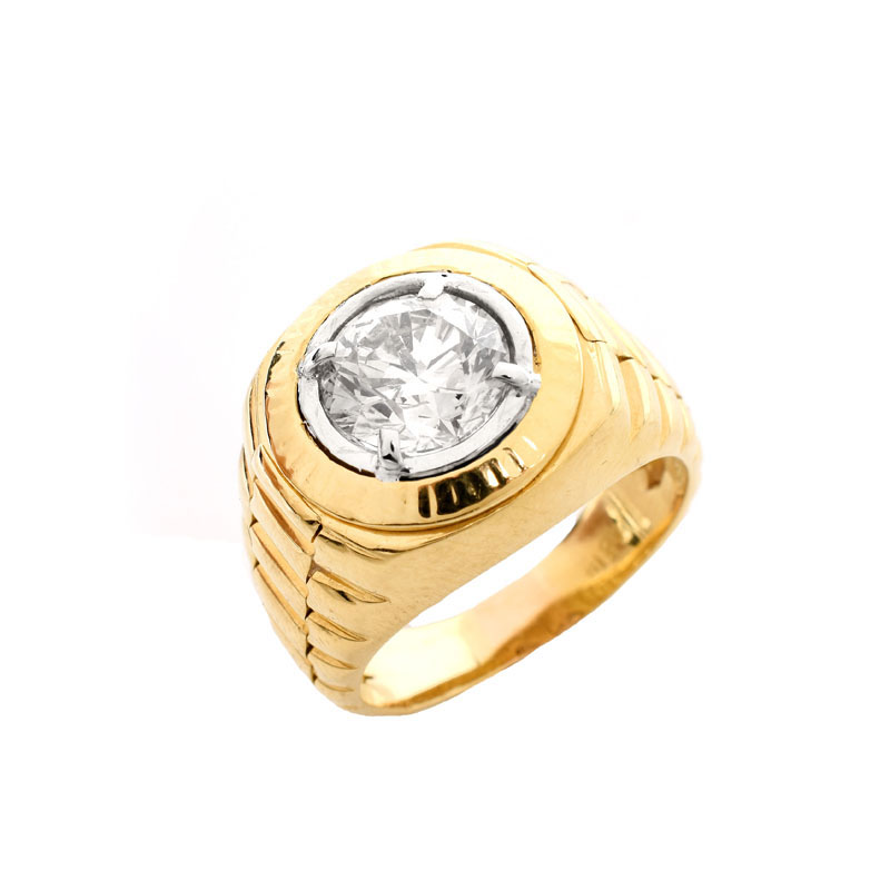 Man's Vintage Approx. 2.93 Carat Round Brilliant Cut Diamond and 14 Karat Yellow Gold Ring.