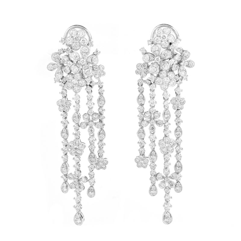 Approx. 5.0 Carat Round Brilliant Cut Diamond and 18 Karat White Gold Chandelier earrings.