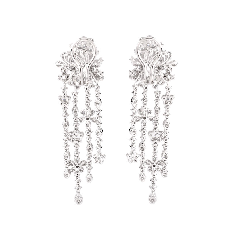 Approx. 5.0 Carat Round Brilliant Cut Diamond and 18 Karat White Gold Chandelier earrings.