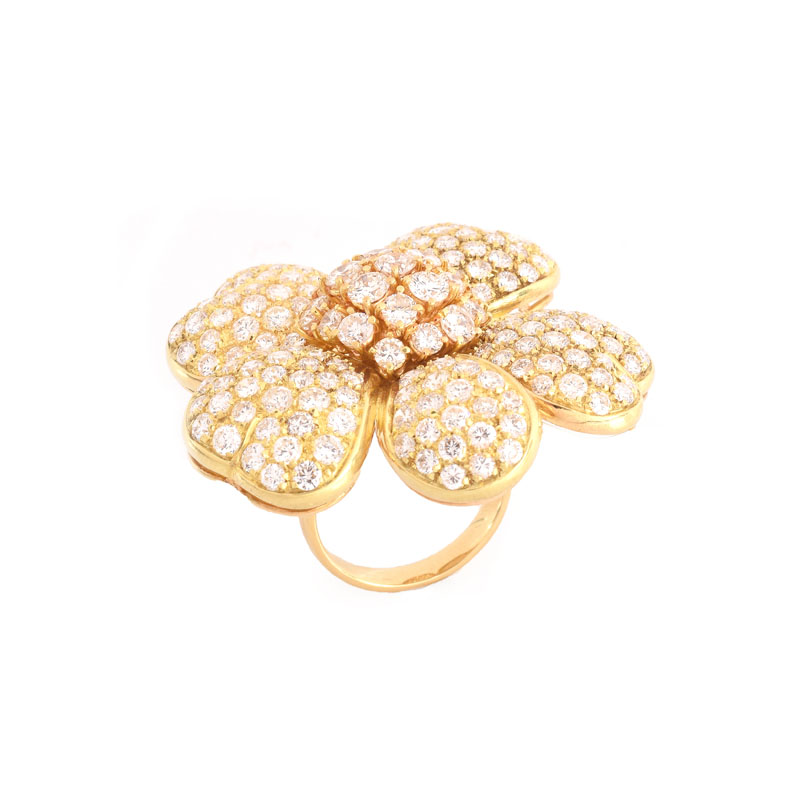 Approx. 12.0 Carat Round Brilliant Cut Diamond and 18 Karat Yellow Gold Flower Ring. Diamonds D color, VS clarity.