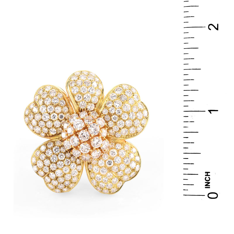 Approx. 12.0 Carat Round Brilliant Cut Diamond and 18 Karat Yellow Gold Flower Ring. Diamonds D color, VS clarity.