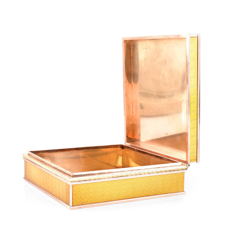 Very Fine Russian Faberge 56 Yellow Gold (14 Karat), Rose Cut Diamond, Yellow and Opalescent White Guilloche Enamel Box. 