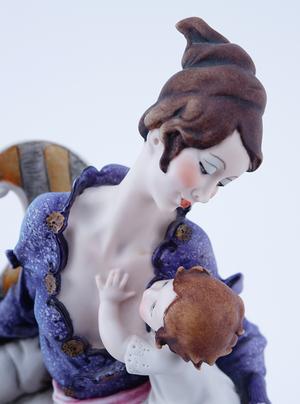 Giuseppe Armani Italian Figurine, Mother with Child, Signed and Numbered 838/5000. 