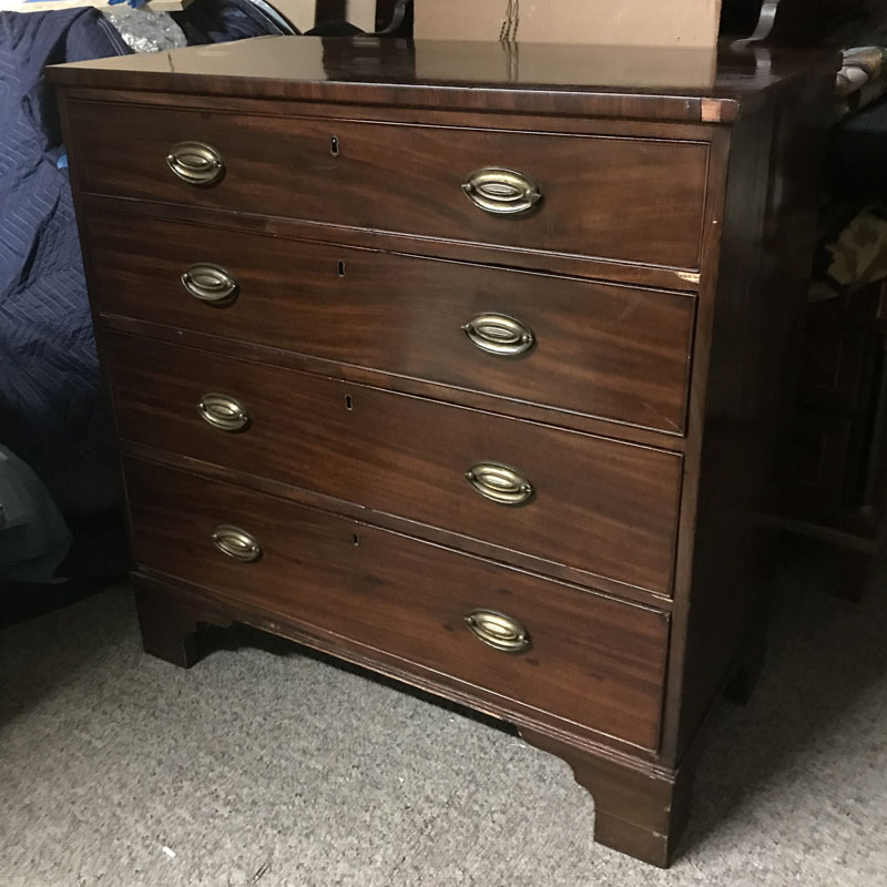 Large Antique Georgian Mahogany Chest of Drawers. Four large fitted drawers, raised on shaped bracket feet.