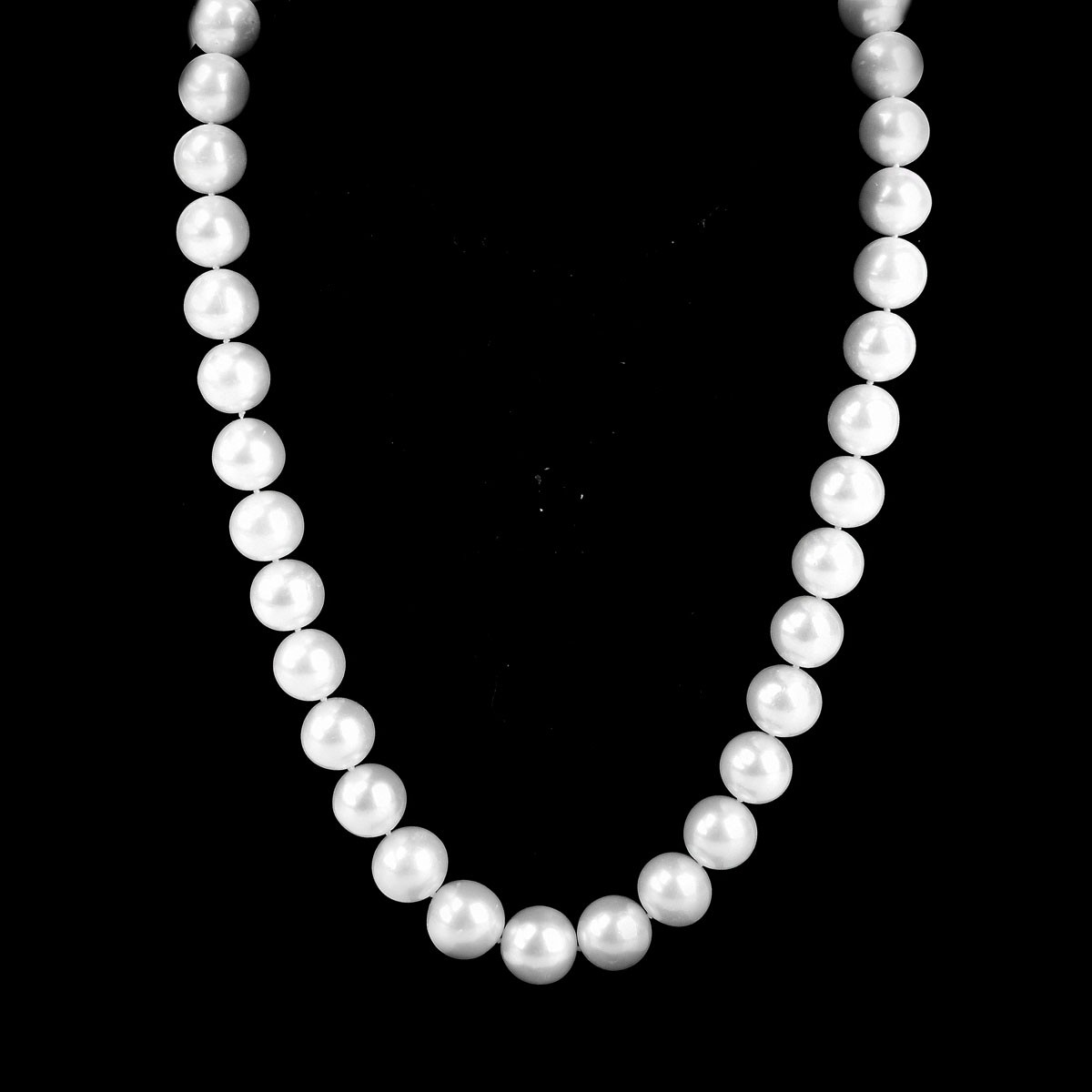 Single Strand 13.0-15.0mm South Sea White Pearl Necklace with 14 Karat Yellow Gold and Diamond Clasp. Clasp stamped 585.