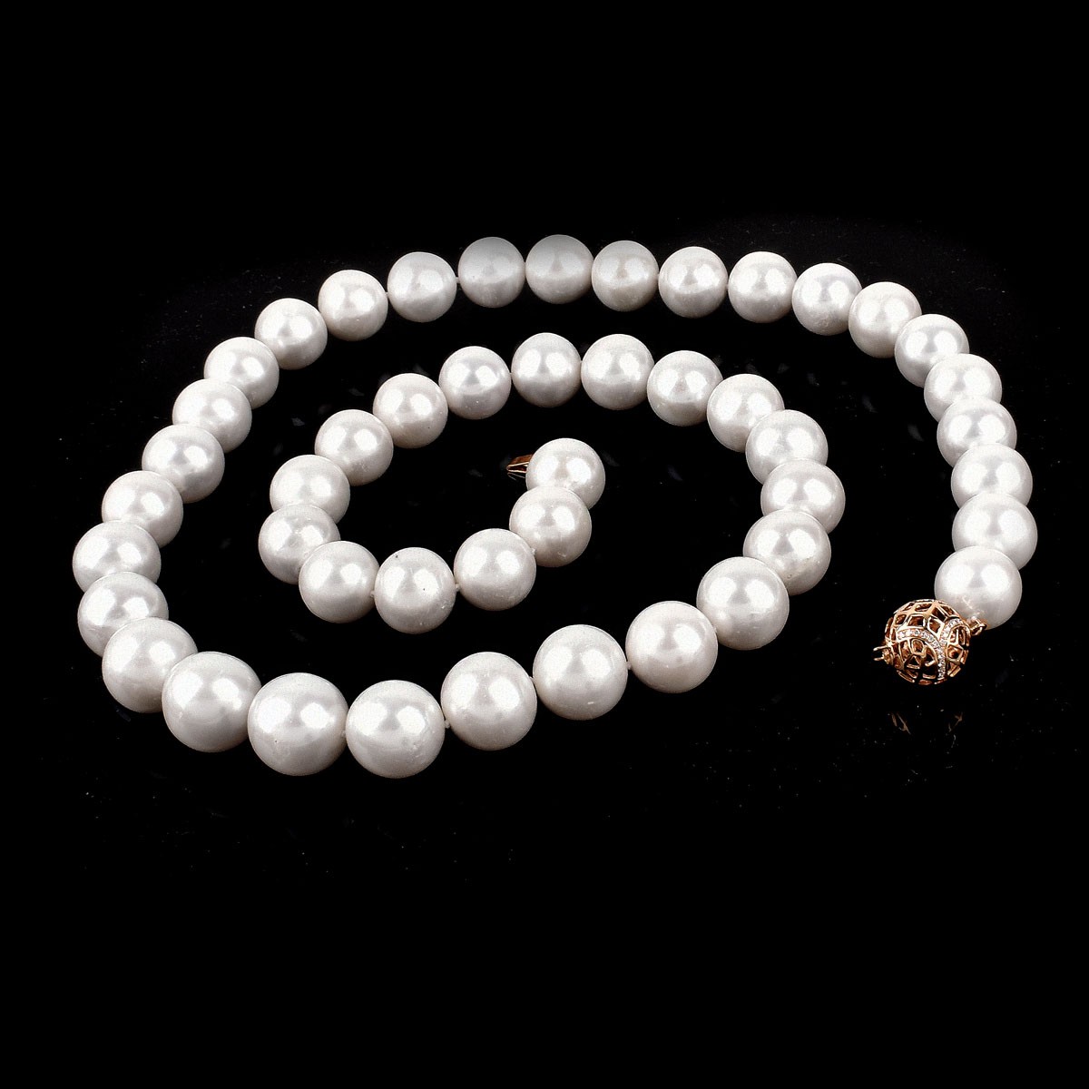 Single Strand 13.0-15.0mm South Sea White Pearl Necklace with 14 Karat Yellow Gold and Diamond Clasp. Clasp stamped 585.