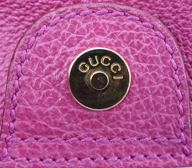 Gucci Pink Suede And Leather Bamboo Tote Mini. Canvas interior with zippered pocket, shoulder strap included.