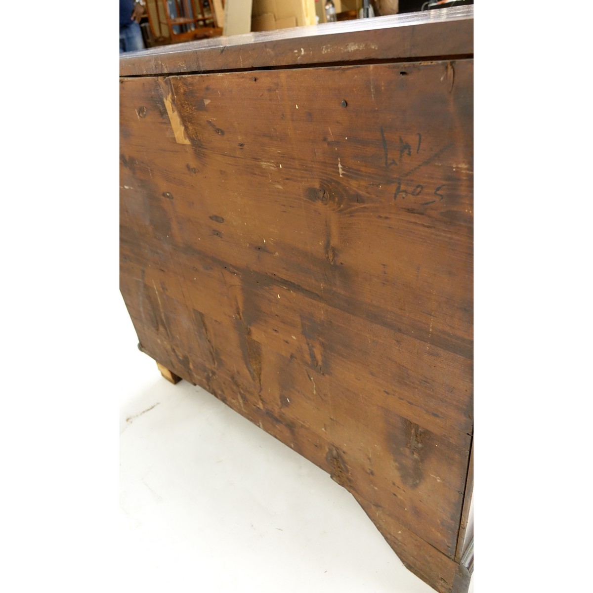 19th Century English Georgian Mahogany Chest of Drawers/Commode. Three large sliding drawers with bracket feet.