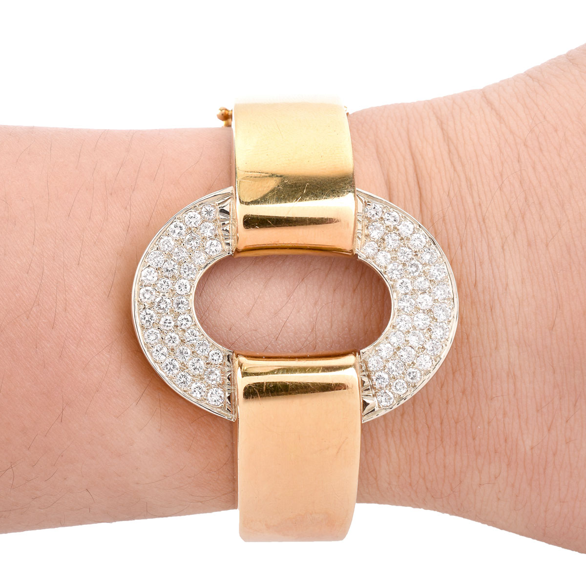 Vintage Italian Seventy (70) Pave Set Round Brilliant Cut Diamond and 18 Karat Yellow Gold Hinged Bangle Bracelet. Stamped 750, Italian hallmark 212AL.