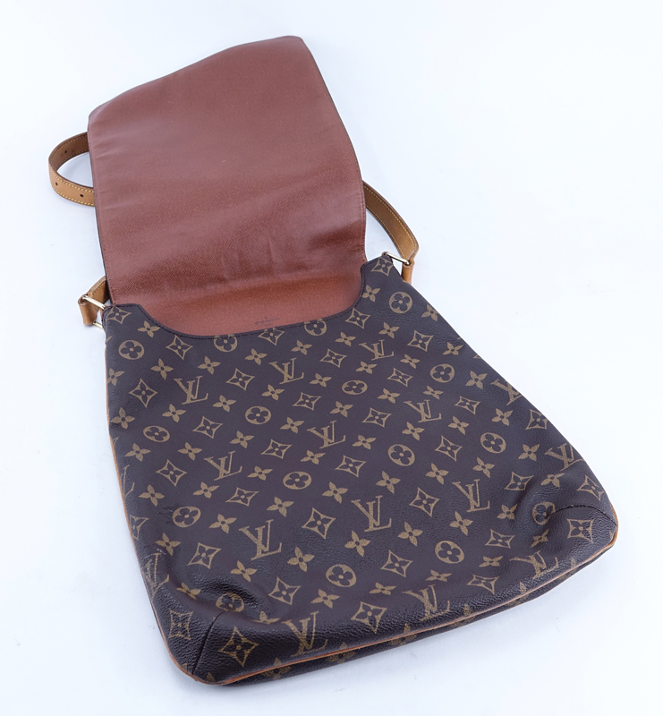 Louis Vuitton Monogram Canvas Musette Shoulder/Crossbody Bag. Golden brass hardware.