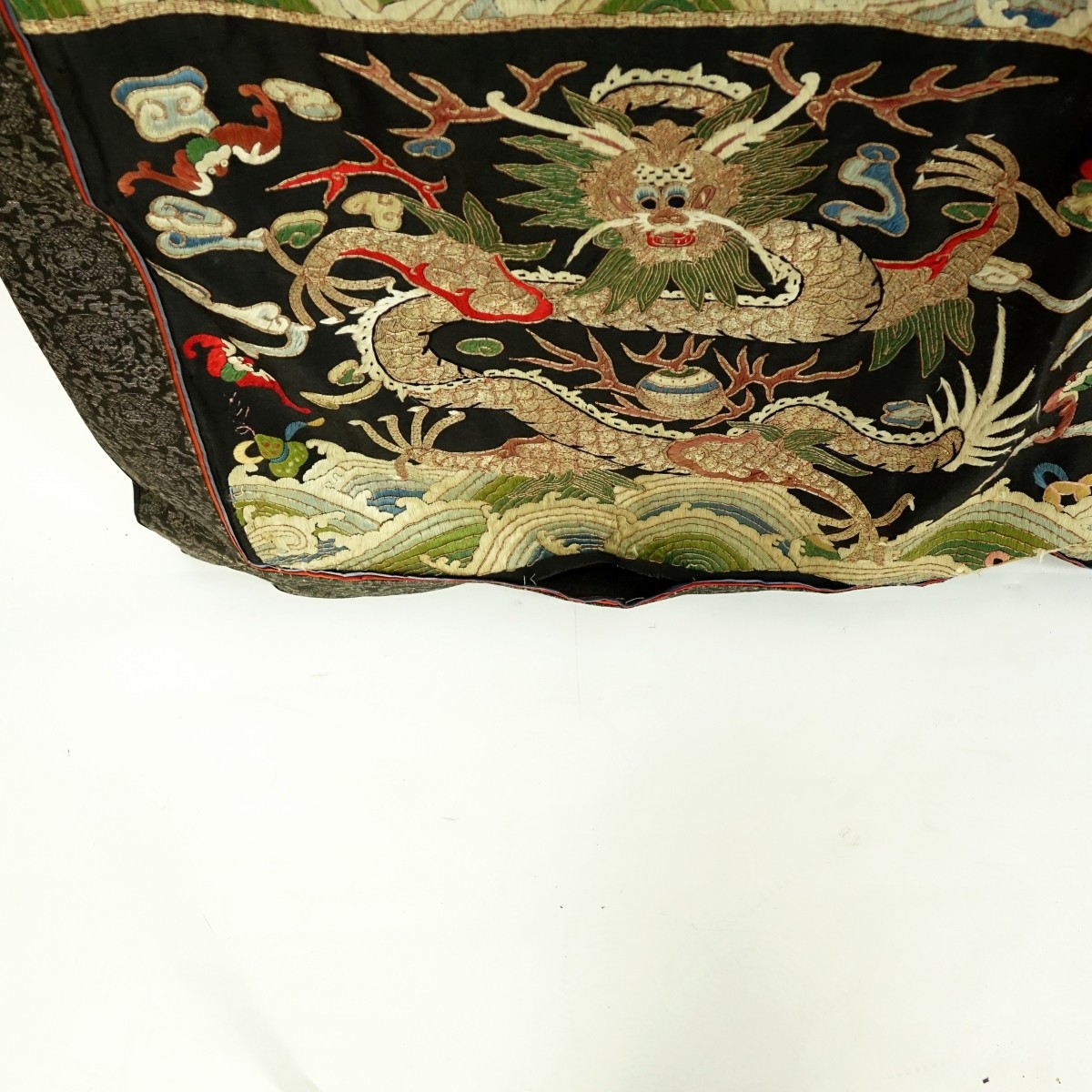 Fine Quality Antique Chinese Silk Embroidery