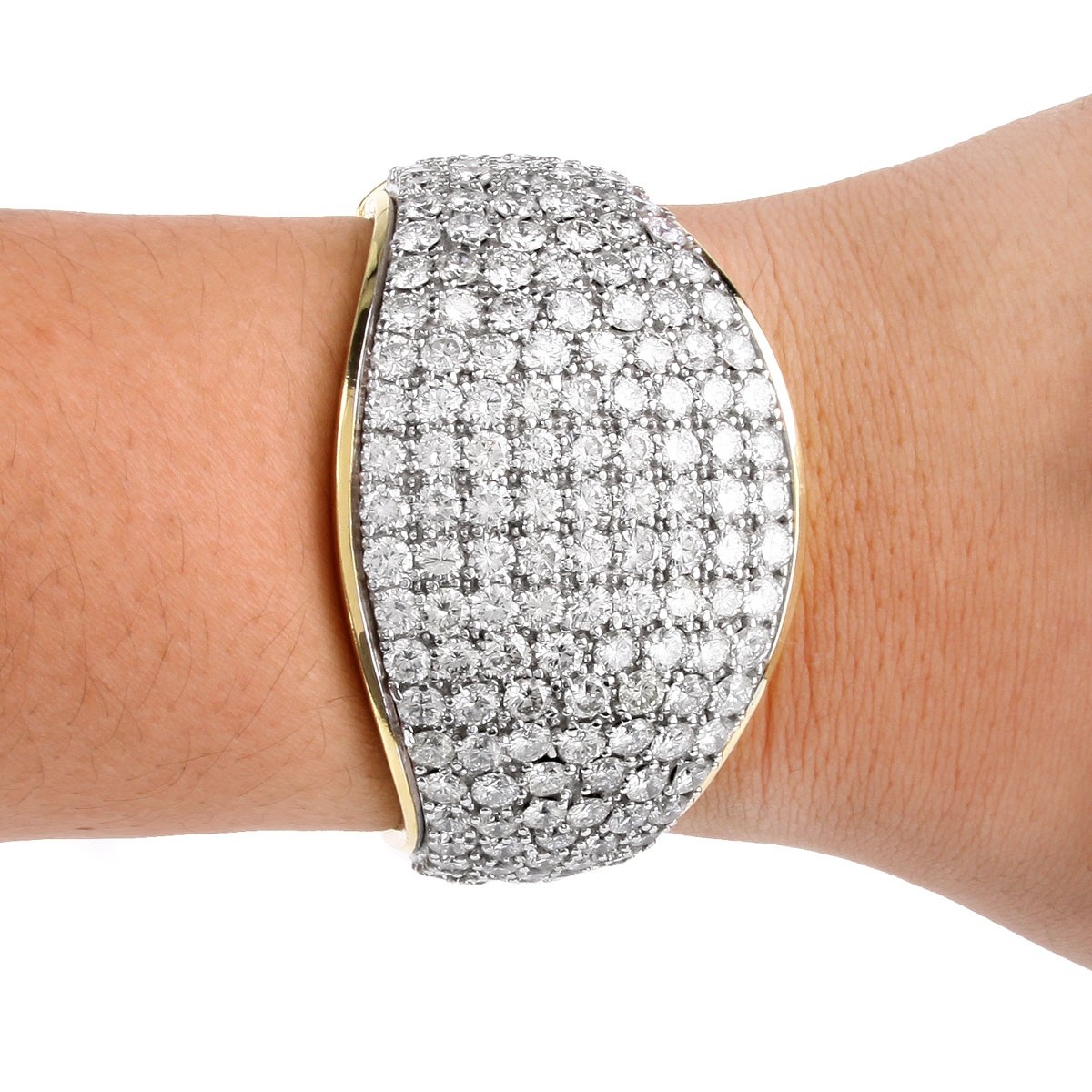 Contemporary 42.00 Carat Diamond Bangle Bracelet