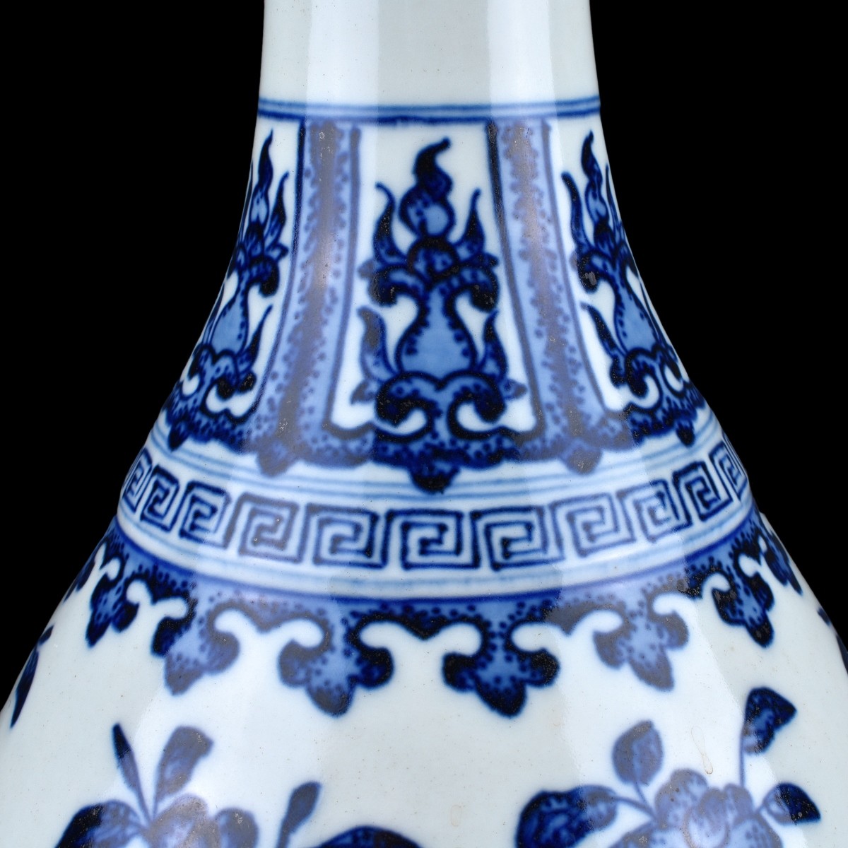 Chinese Kangxi Style Blue and White Porcelain Vase