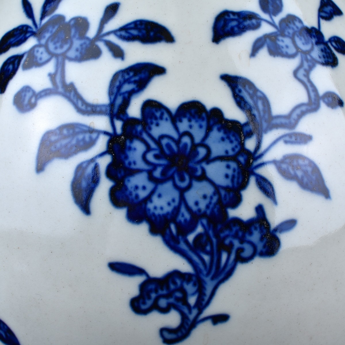 Chinese Kangxi Style Blue and White Porcelain Vase