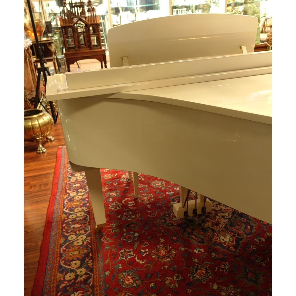 Yamaha White Baby Grand Piano Model GH1