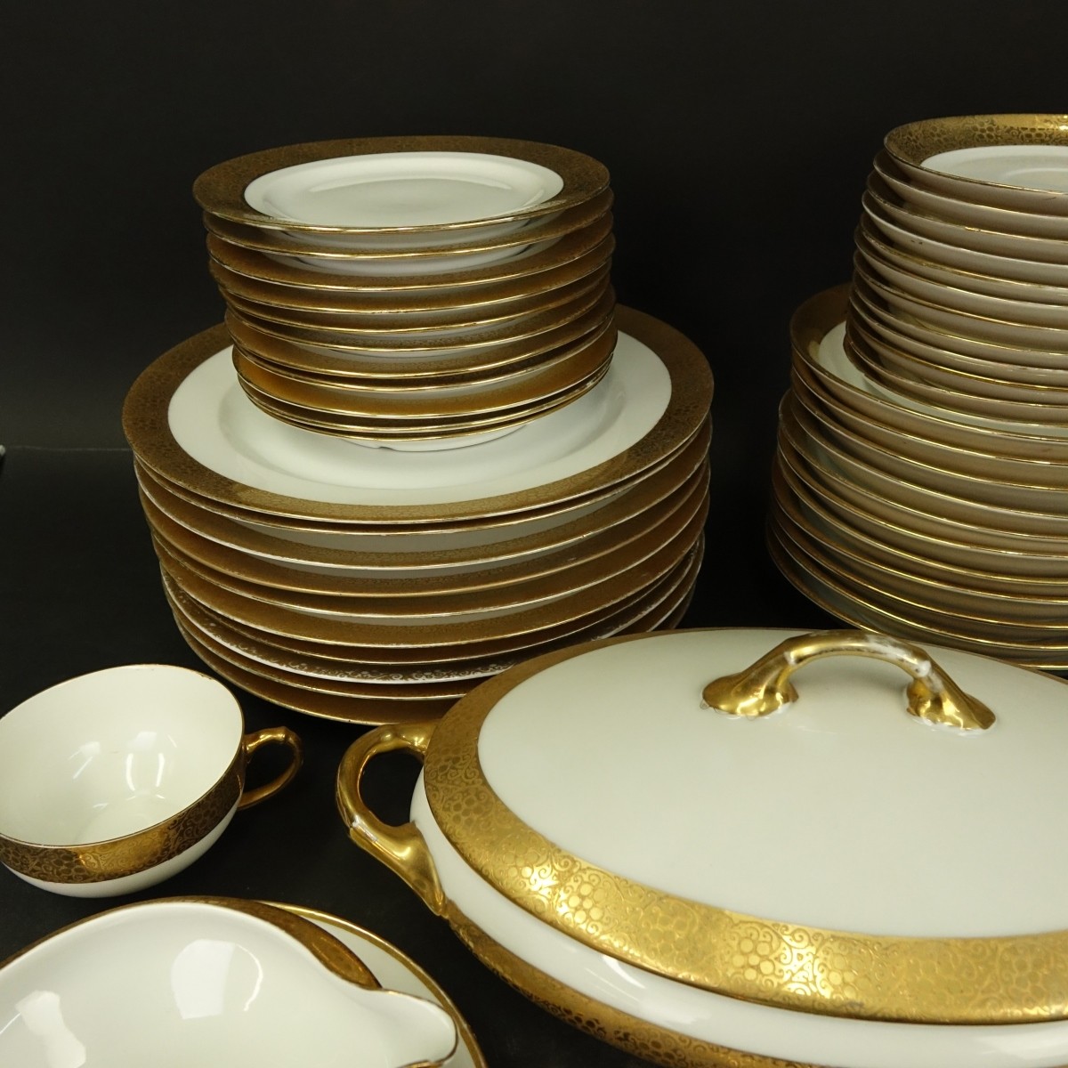 85 Pc Royal LB Bavaria 18K Gold Dinnerware Set