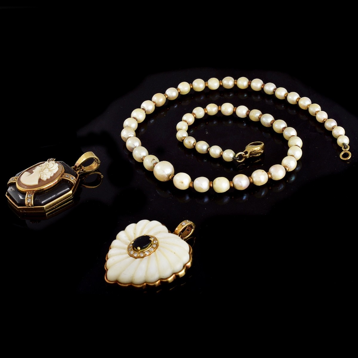 Pearl Necklace and Pendants Suite
