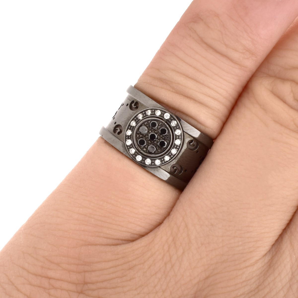 Gucci 18 Karat Black Gold and Diamond Icon Ring | Kodner Auctions