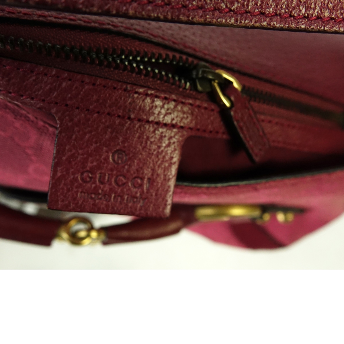 Gucci Magenta Signature Horse Bit Saddle Bag Kodner Auctions