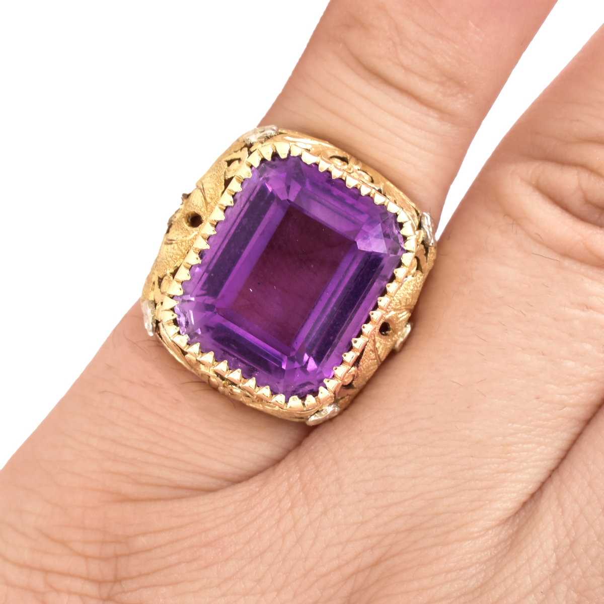 Vintage 14 Karat Yellow Gold Amethyst Ring