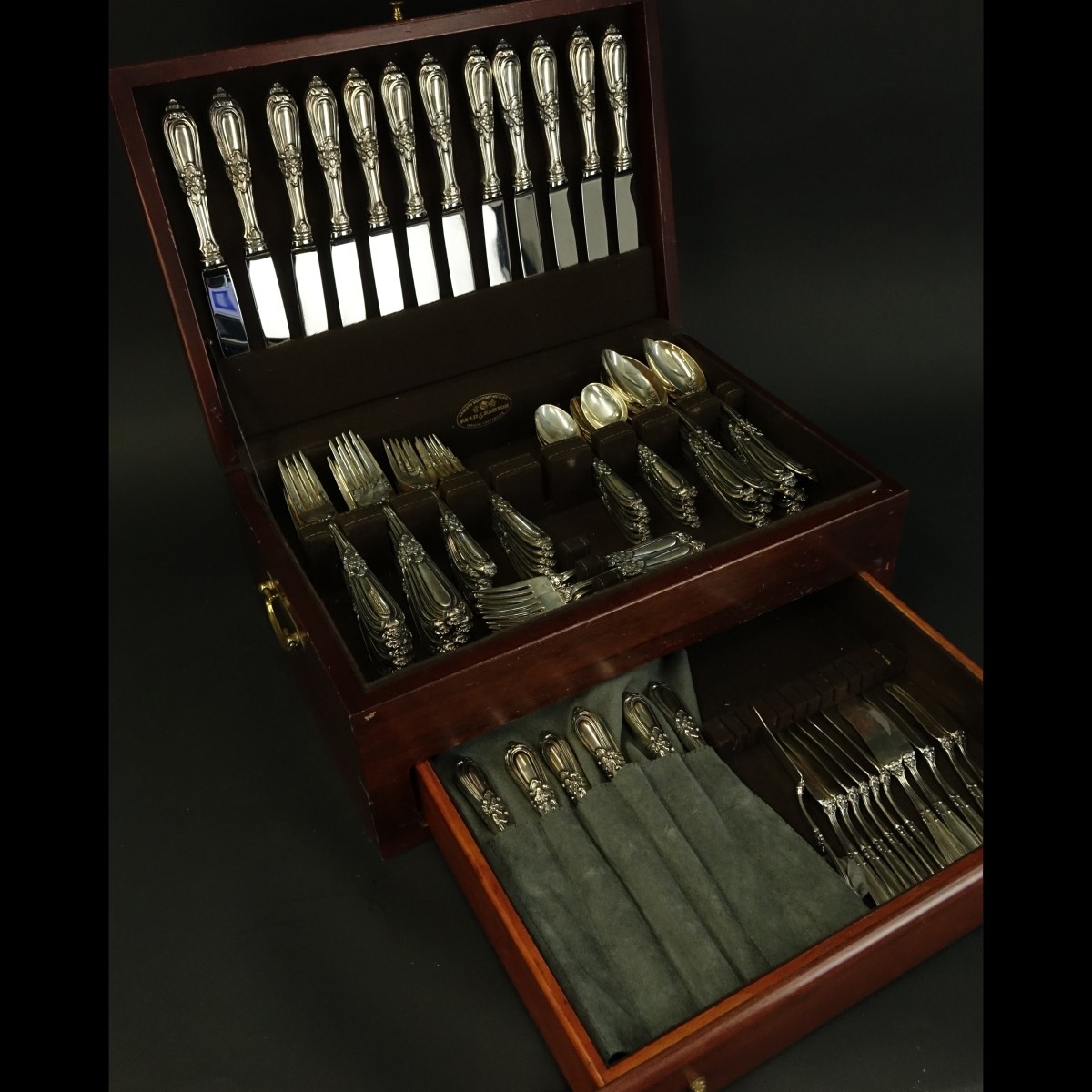 96 Pieces Buccellati Esteval Flatware