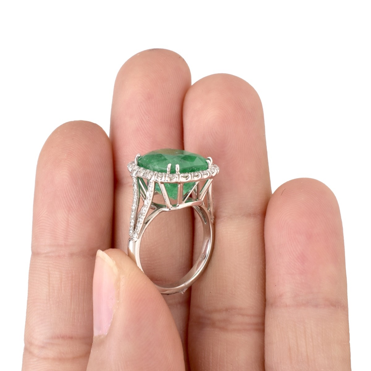 9.0ct Colombian Emerald and 18K Ring