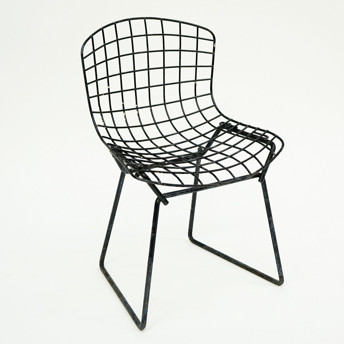 Mid Century Modern Knoll Bertoia Child's Side Chair. Some rubbing and rust to surface. Measures 20"