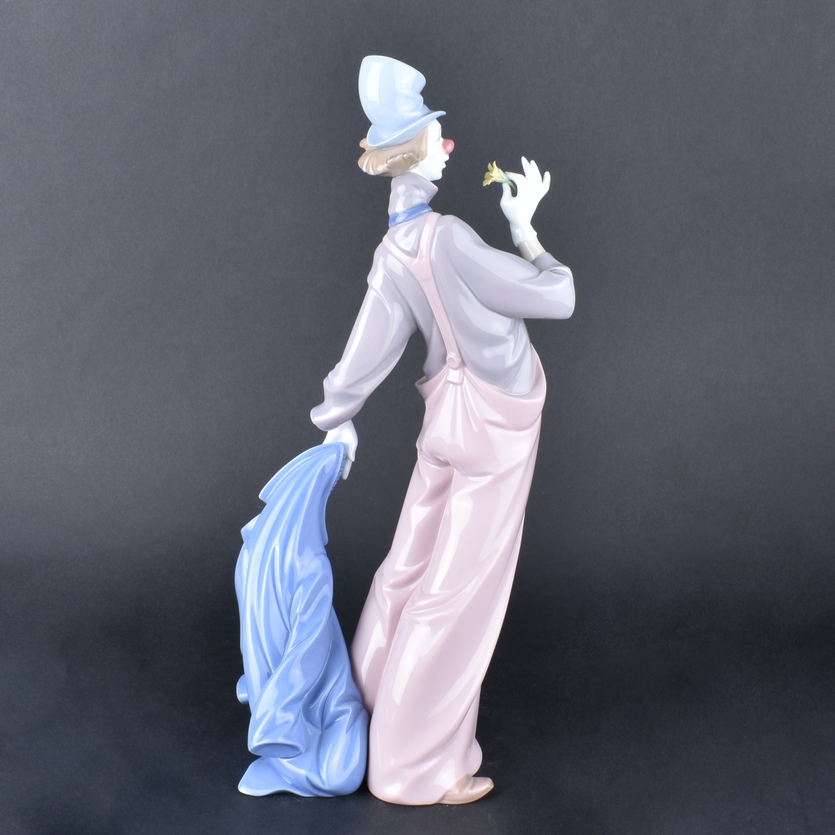 Lladro A Mile of Style Figurine