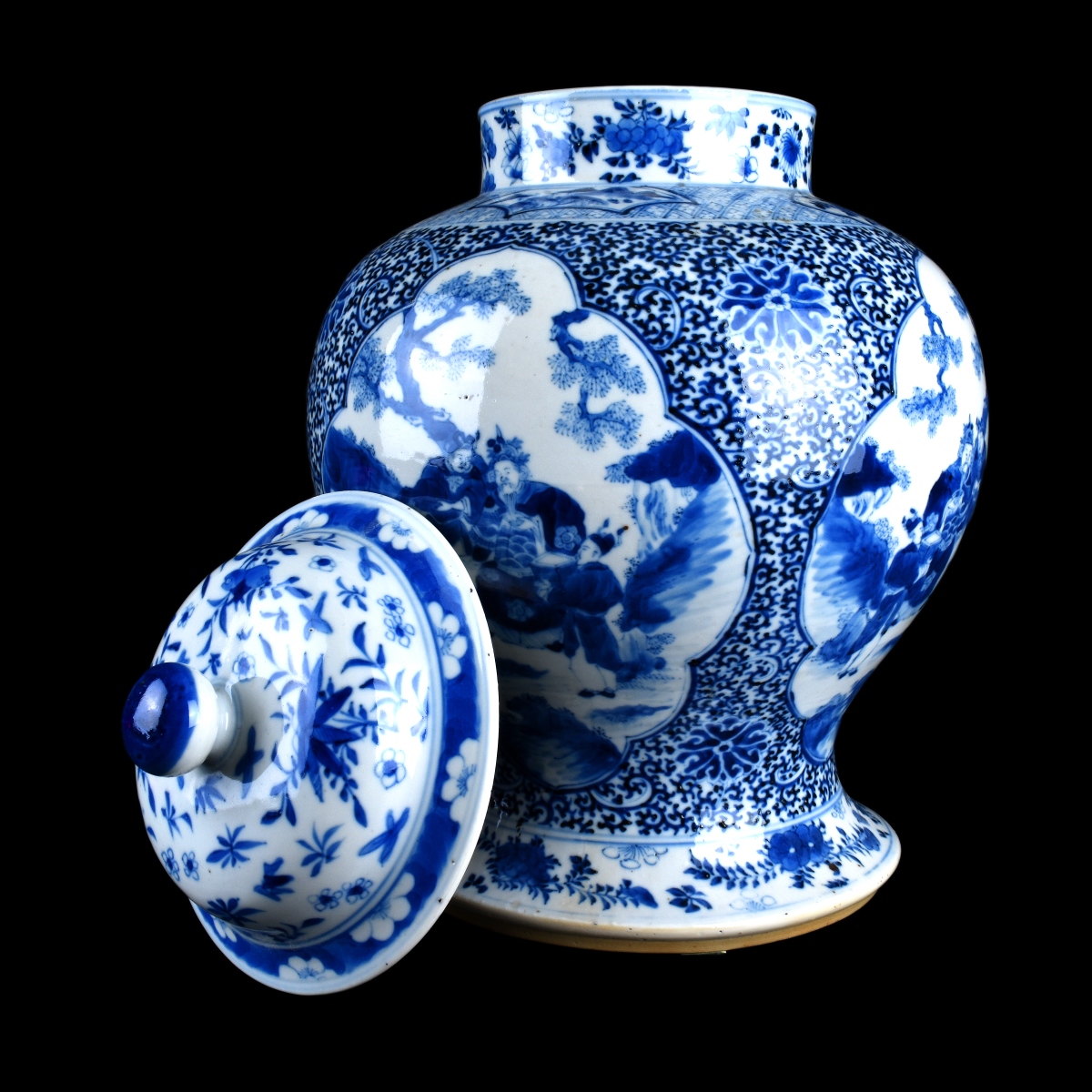 Pair of Chinese Blue and White Porcelain Jars