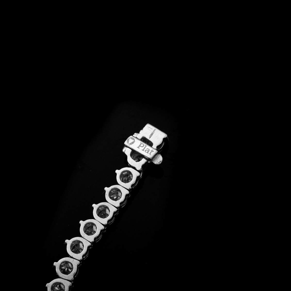 Very Fine 36.0ct TW Diamond Riviera Necklace