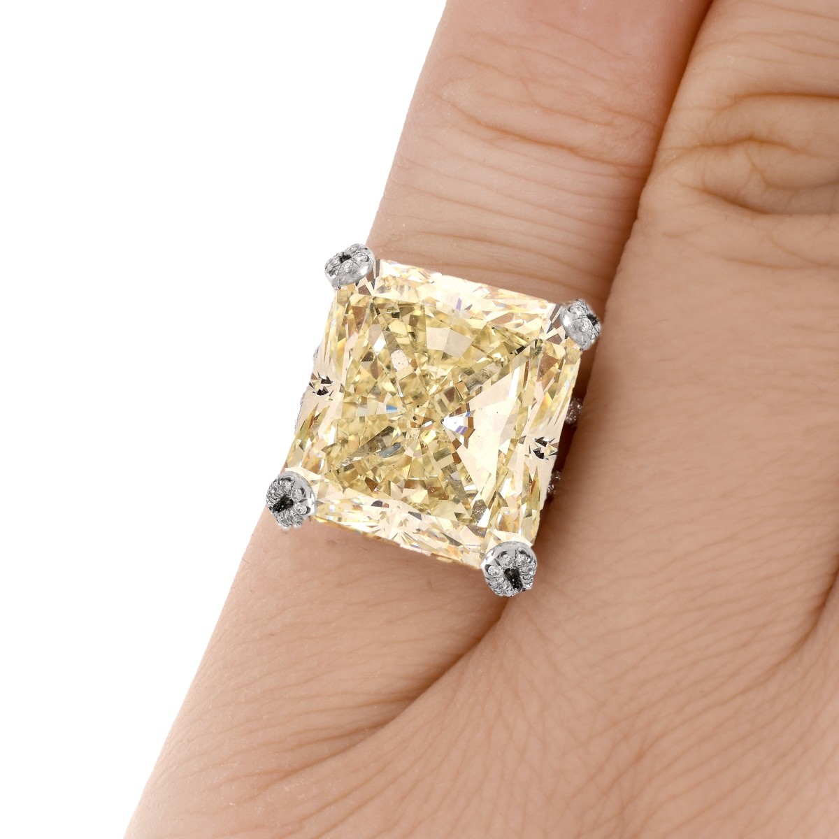 Important 17.54ct Diamond Engagement Ring