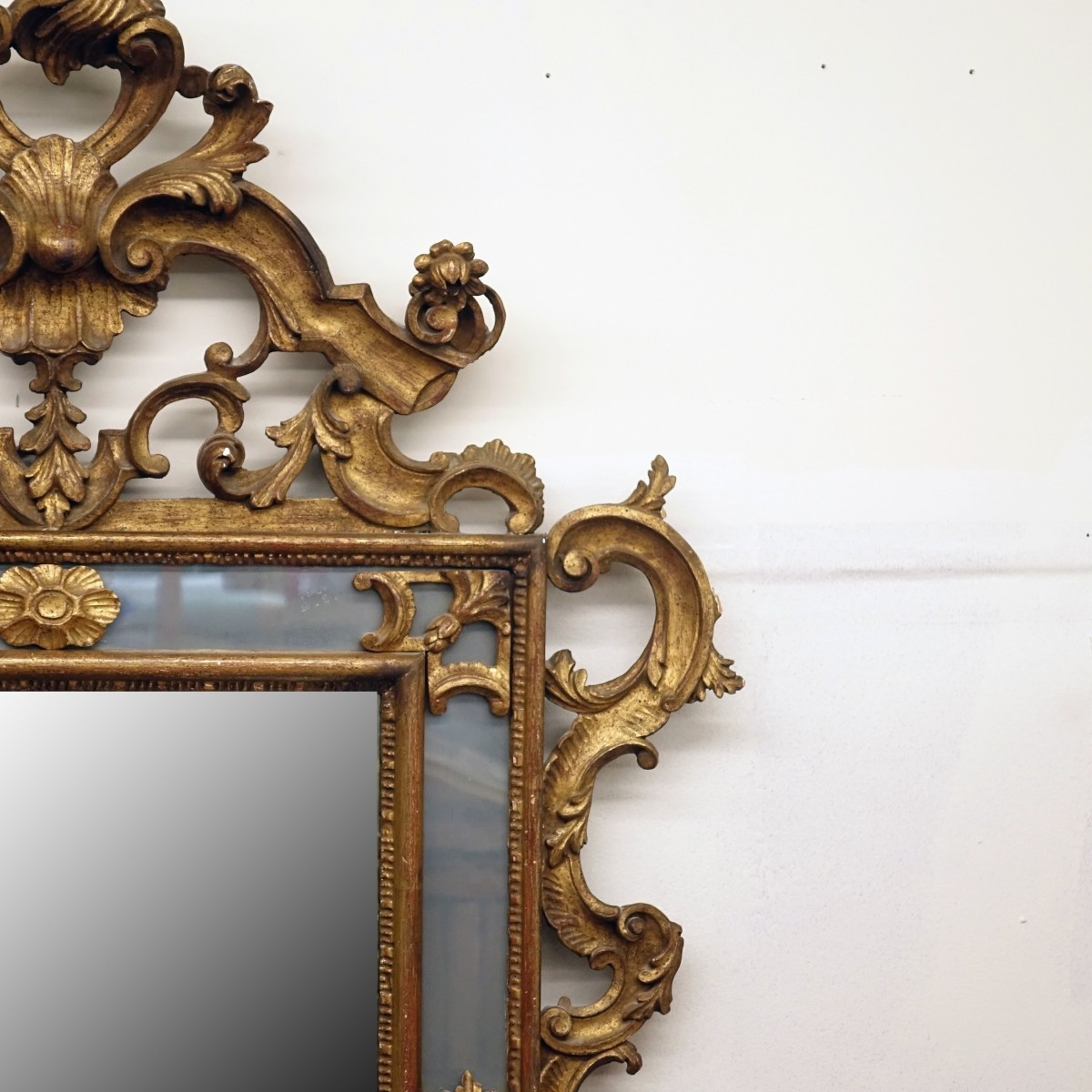 Neoclassical Mirror