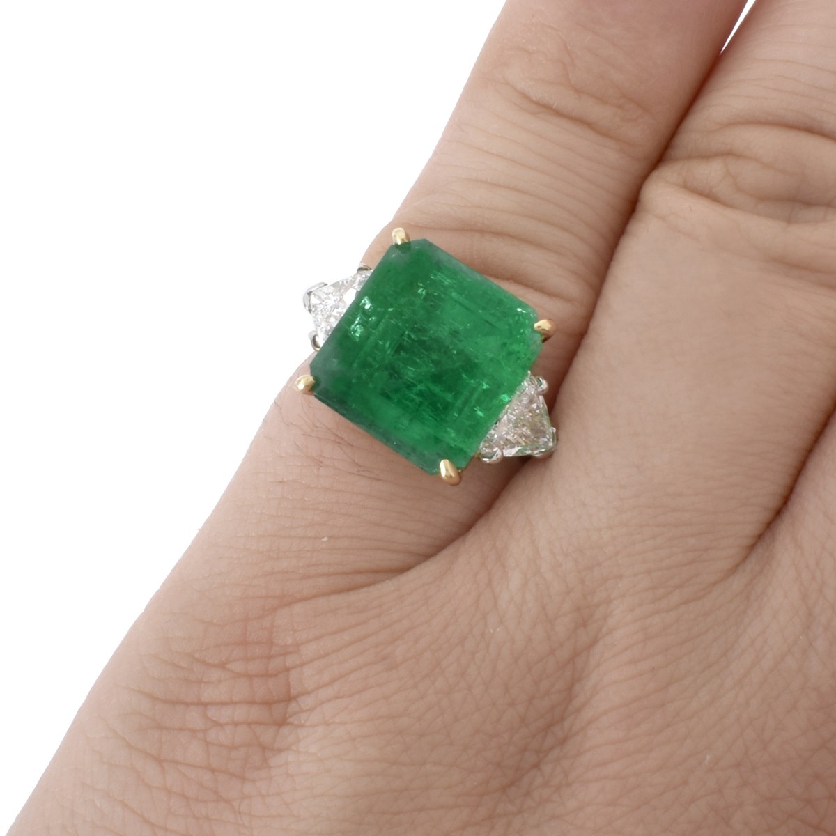 AGL 7.91ct Emerald Ring